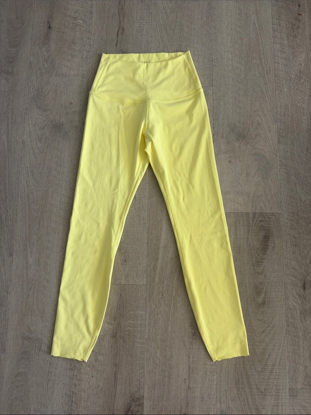 Tavi Active Scallop High-Waisted 7/8 Leggings Lime Yellow - Size Small